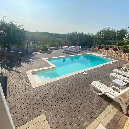 Antonia Con Piscina Bed & Breakfast *