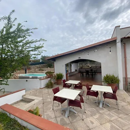 Antonia Con Piscina Bed & Breakfast