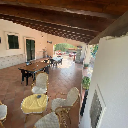 Antonia Con Piscina B&B