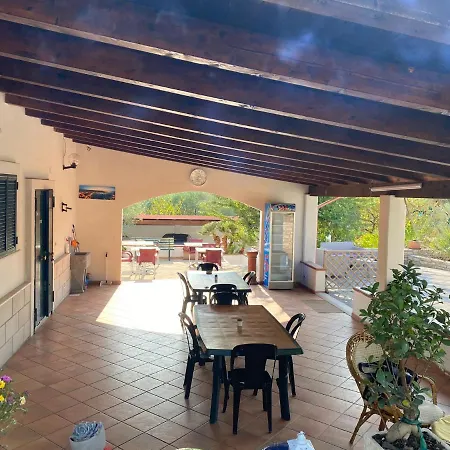 Antonia Con Piscina B&B