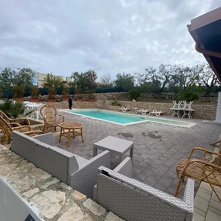 Antonia Con Piscina B&B *